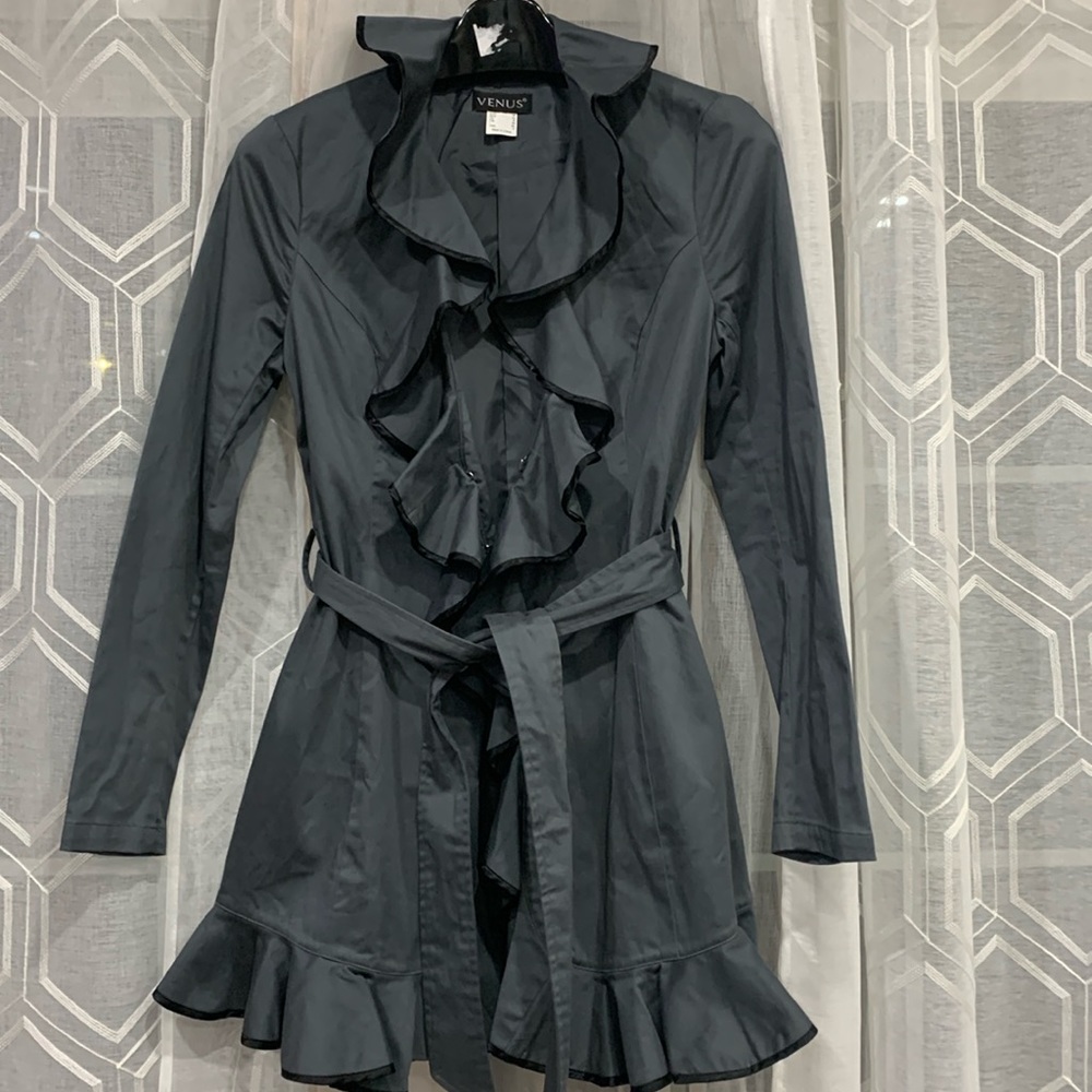 ❤️ VENUS Black Ruffled Jacket